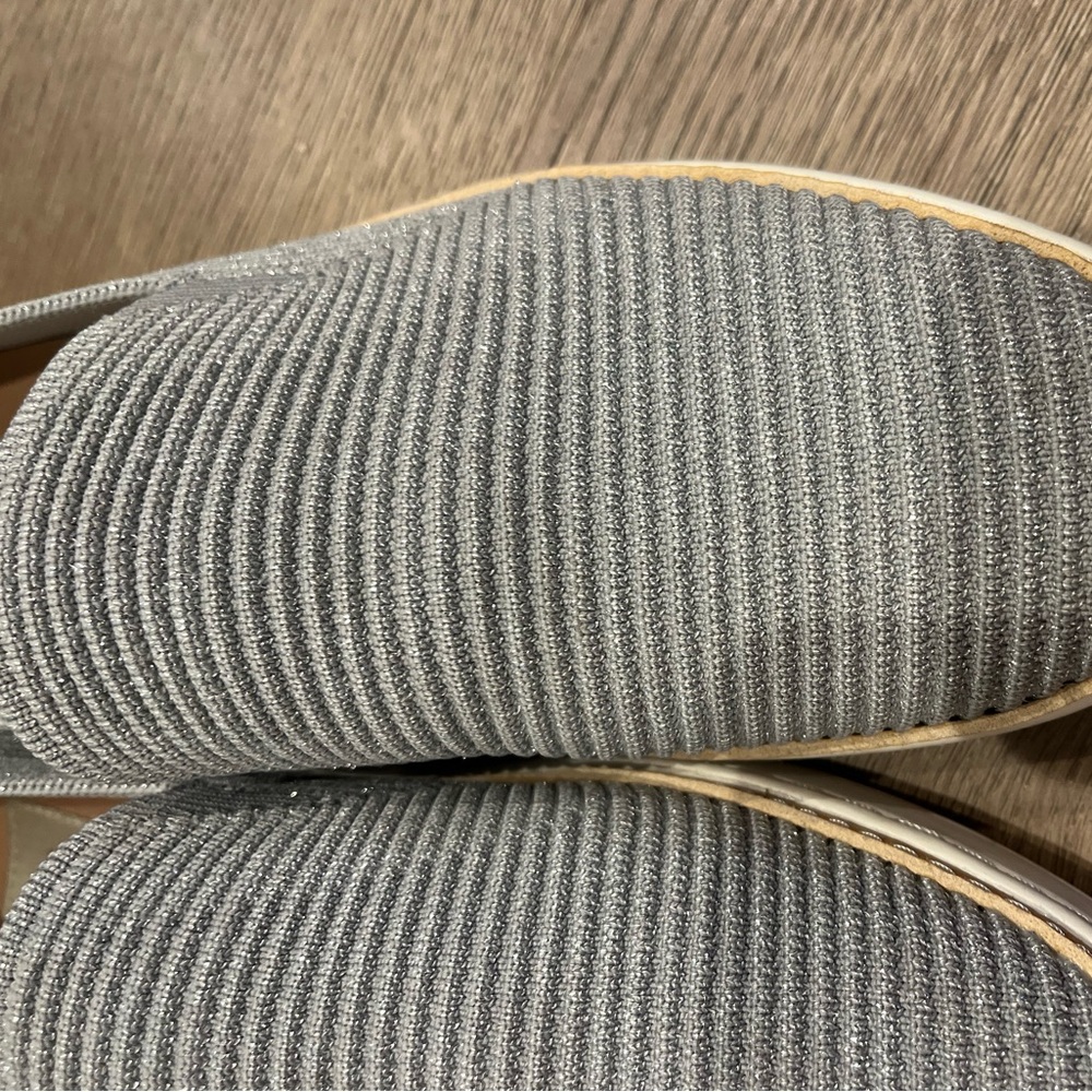 UGG Woman Sammy Slip Shoe - Silver Knit US9 - Picture 2 of 8